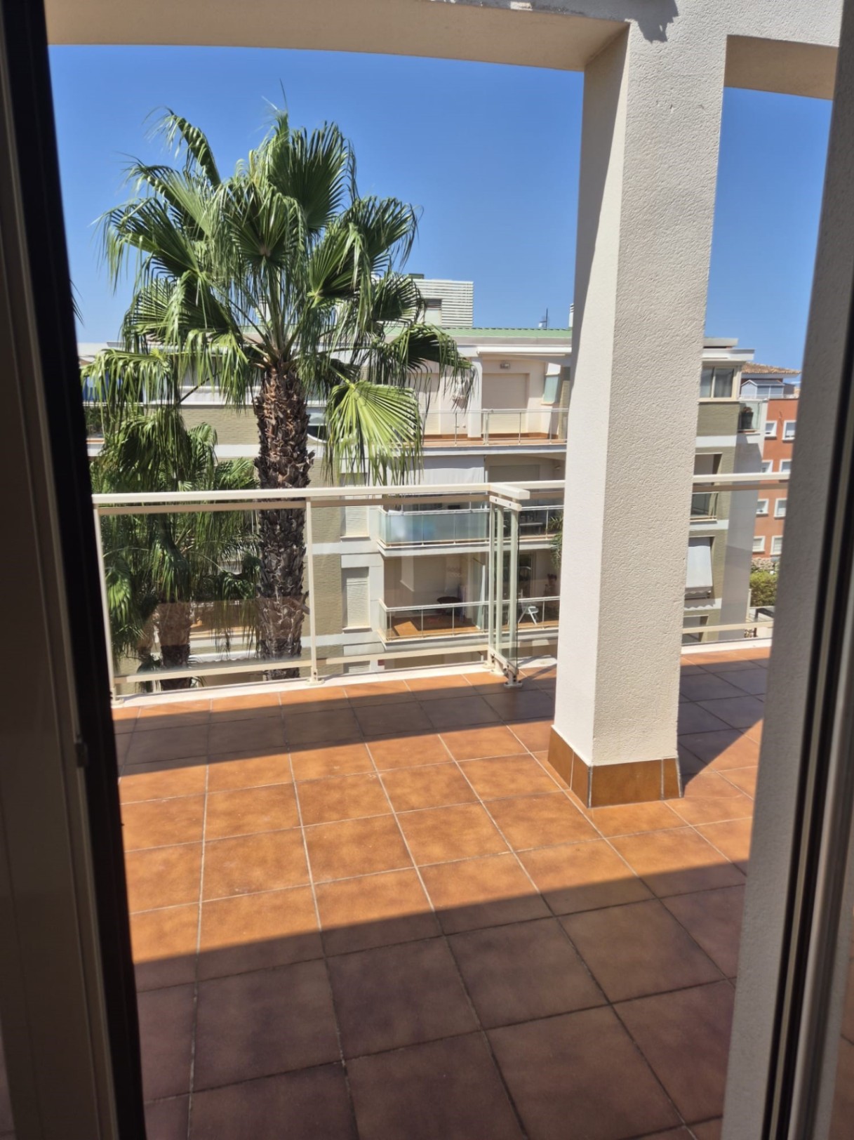 SE ALQUILA ÁTICO CON PISCINA