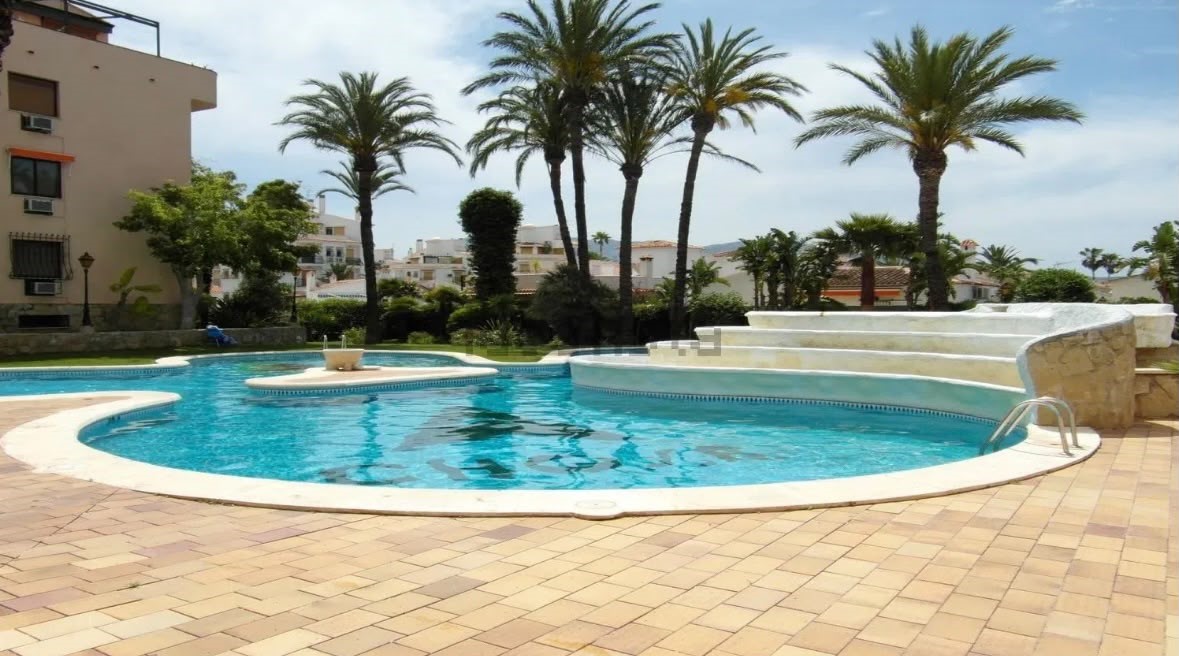 ALQUILER ANUAL DE ESTUDIO  ACOGEDOR  EN LA URBANIZACIÓN  CON PISCINA
